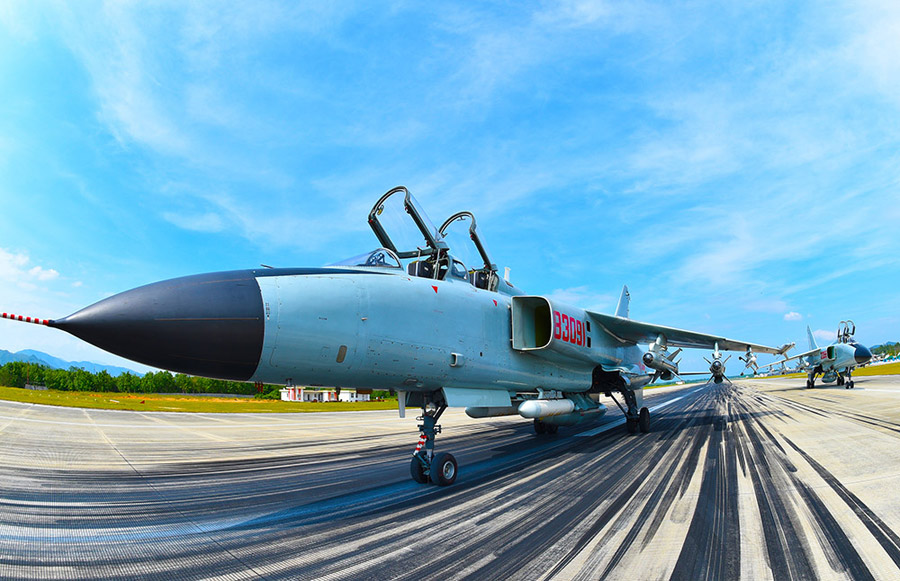 Frota do Mar da do Sul da China realiza treinamento aéreo avan?ado