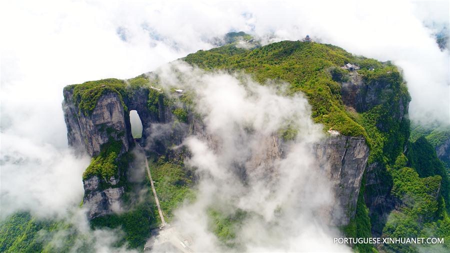 Ponto turístico de Tianmenshan em Zhangjiajie, no centro da China