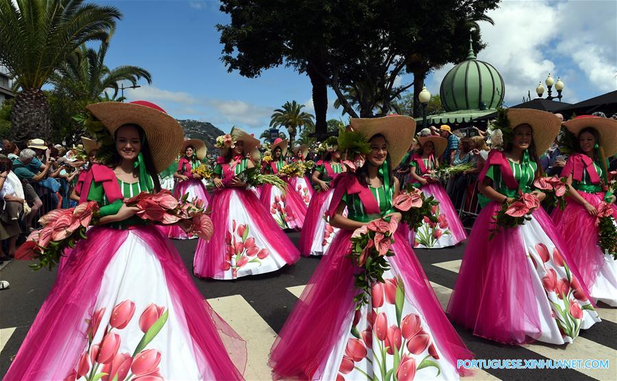 Desfile da Festa da Flor no Funchal na ilha da Madeira