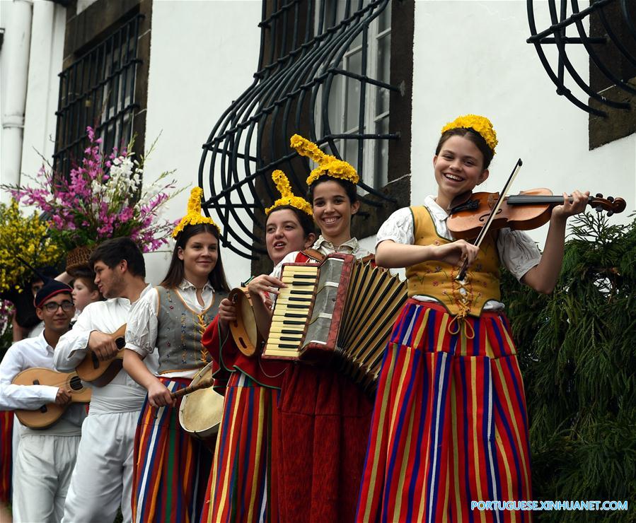 Desfile da Festa da Flor no Funchal na ilha da Madeira