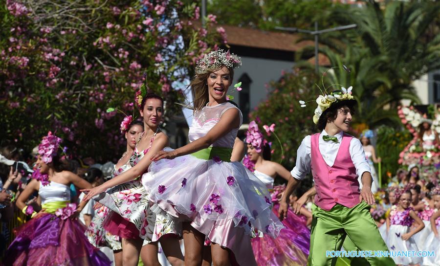 Desfile da Festa da Flor no Funchal na ilha da Madeira