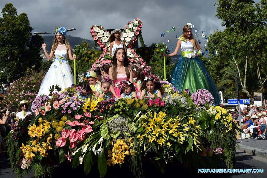 Desfile da Festa da Flor no Funchal na ilha da Madeira