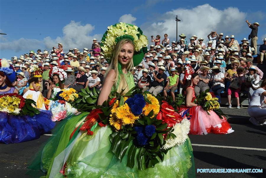 Desfile da Festa da Flor no Funchal na ilha da Madeira