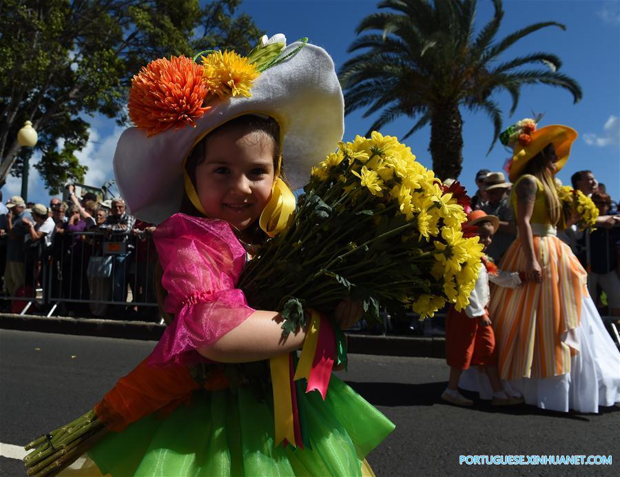 Desfile da Festa da Flor no Funchal na ilha da Madeira