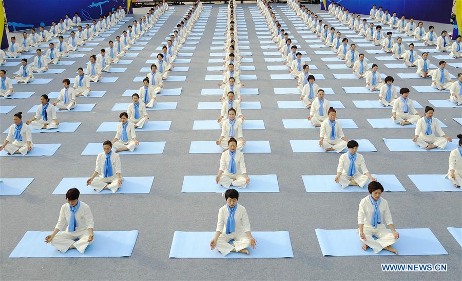 Concurso nacional de ioga realizado no sudoeste da China