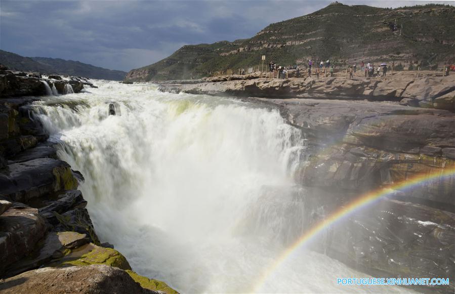 Cachoeira Hukou na província de Shanxi impressiona e atrai turistas