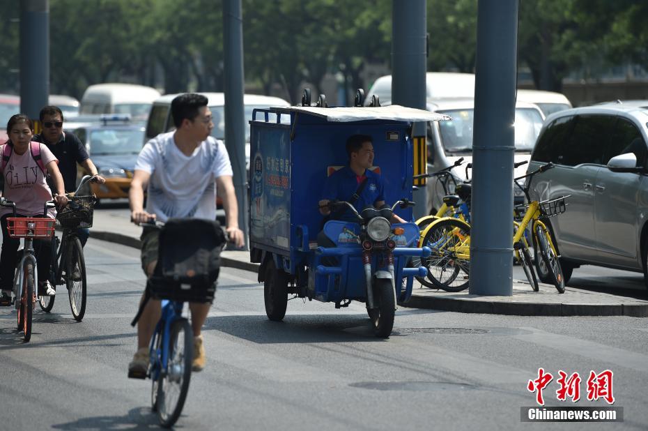 Termómetros sobem acima dos 35aC em Beijing