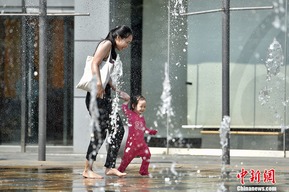 Termómetros sobem acima dos 35aC em Beijing