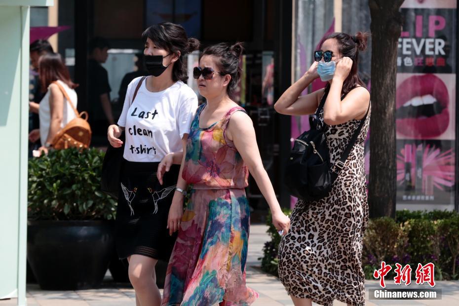 Termómetros sobem acima dos 35aC em Beijing