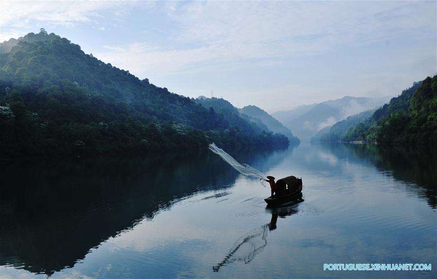 Em imagens: Lago Dongjiang em Hunan no centro da China