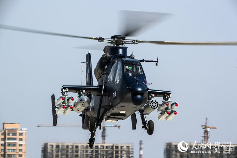 Helicóptero armado Z-19E faz voo inaugural na China