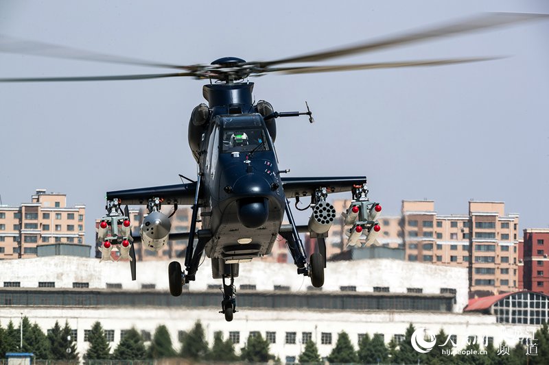 Helicóptero armado Z-19E faz voo inaugural na China