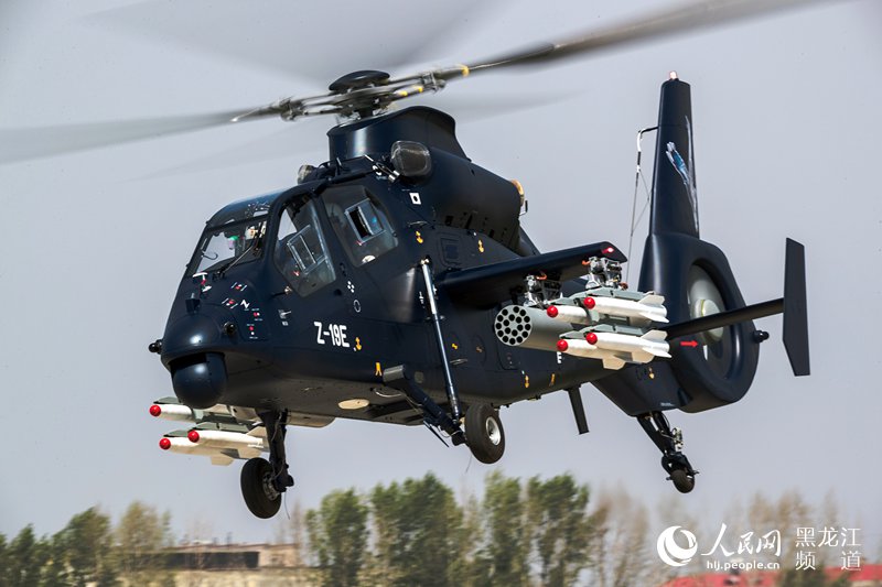 Helicóptero armado Z-19E faz voo inaugural na China