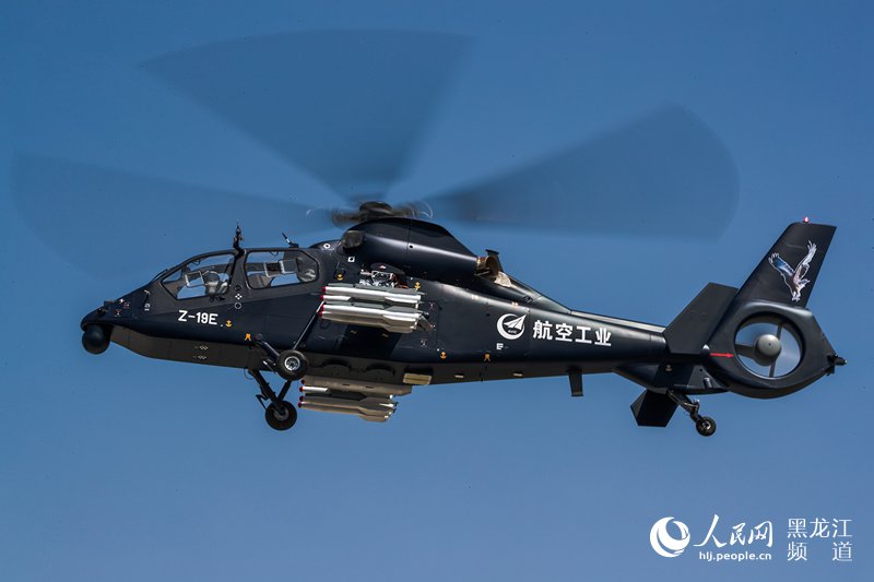 Helicóptero armado Z-19E faz voo inaugural na China