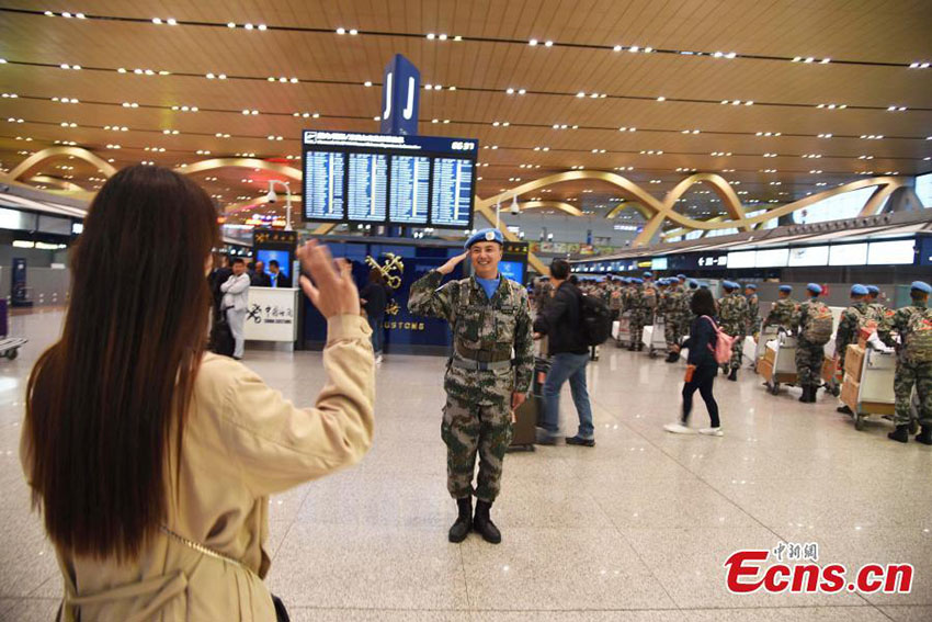 For?as chinesas de manuten??o de paz partem em miss?o para o Líbano