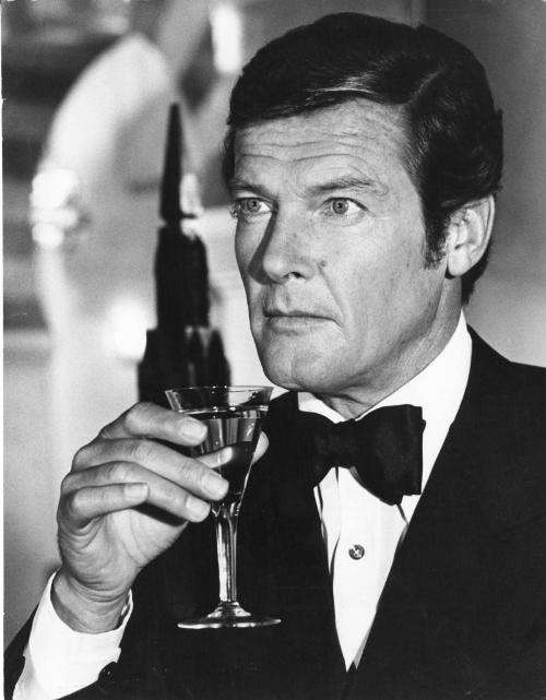 Roger Moore, ator de James Bond, morre aos 89 anos