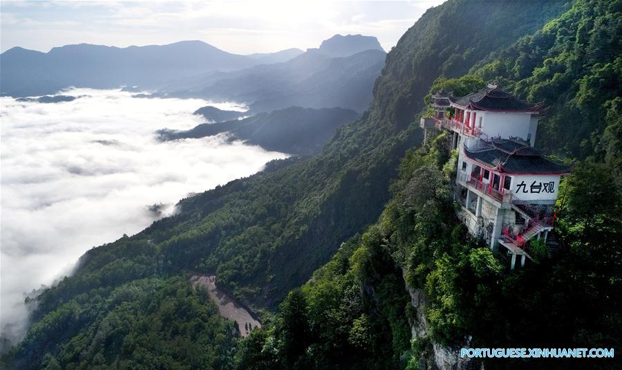 Cenário do Templo Taoista de Jiutai em Shaanxi no noroeste da China