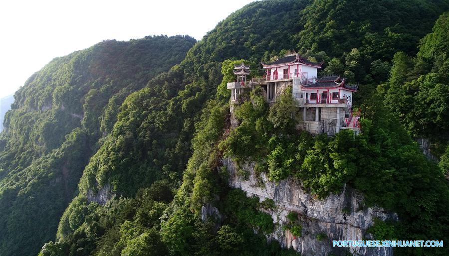 Cenário do Templo Taoista de Jiutai em Shaanxi no noroeste da China