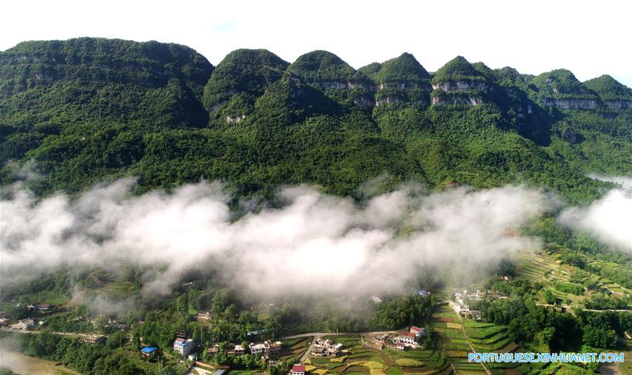 Cenário do Templo Taoista de Jiutai em Shaanxi no noroeste da China