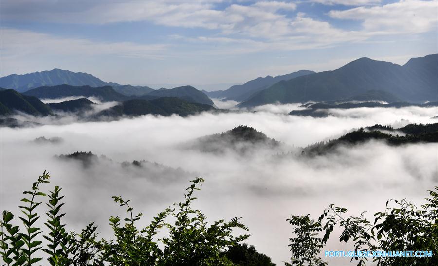 Cenário do Templo Taoista de Jiutai em Shaanxi no noroeste da China