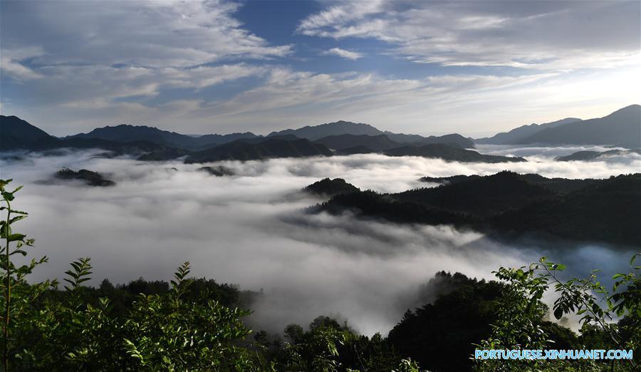 Cenário do Templo Taoista de Jiutai em Shaanxi no noroeste da China