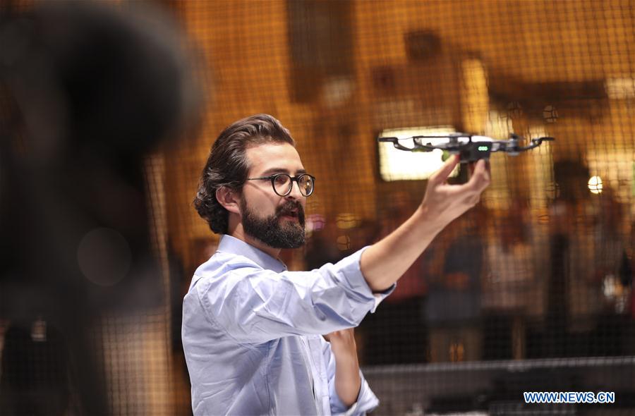 DJI anuncia primeiro drone do tamanho da m?o em Nova Iorque