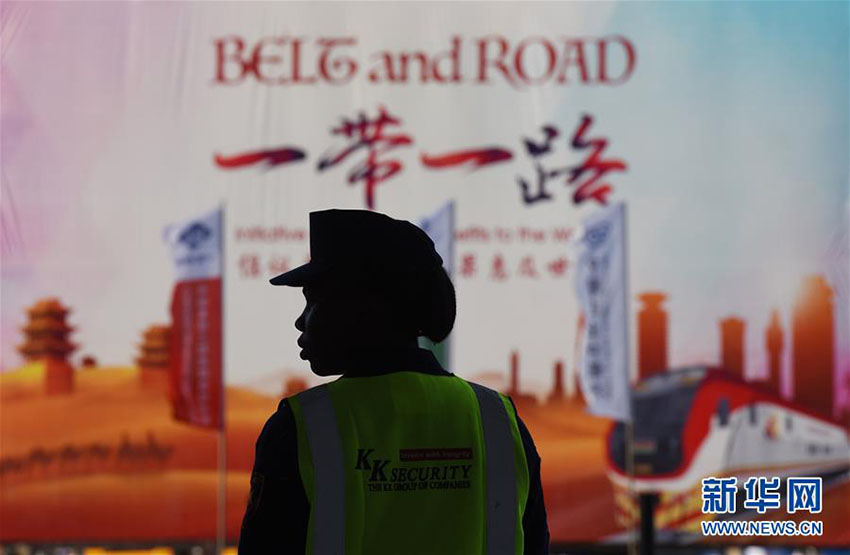 Quênia expande rede infraestrutural com novo trem construído pela China