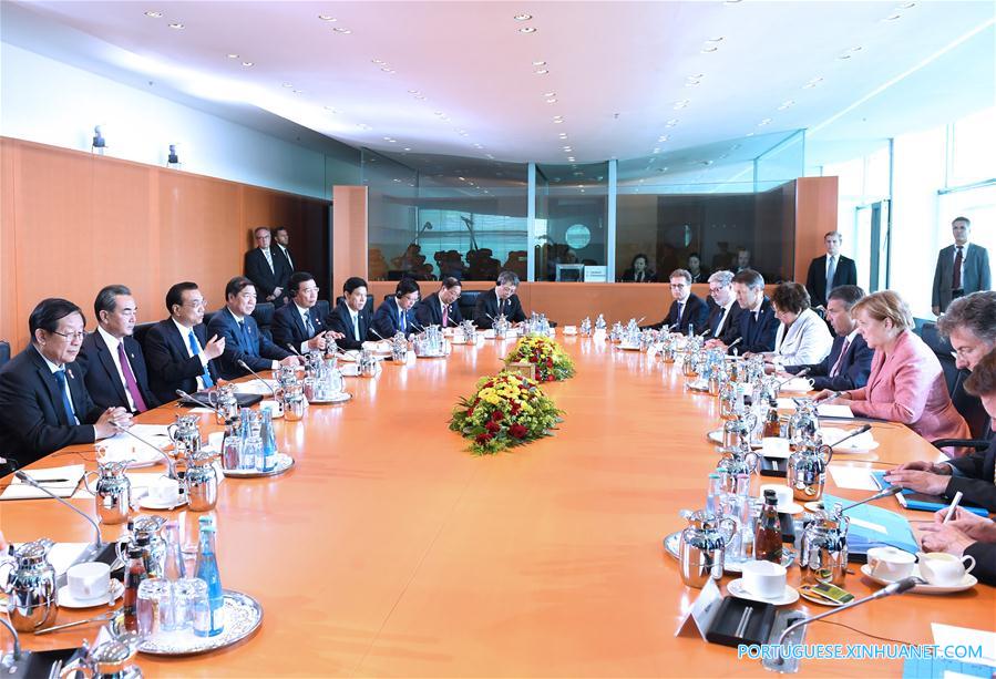 Premiê chinês pede esfor?os conjuntos com Alemanha para promover liberaliza??o comercial e rela??es bilaterais