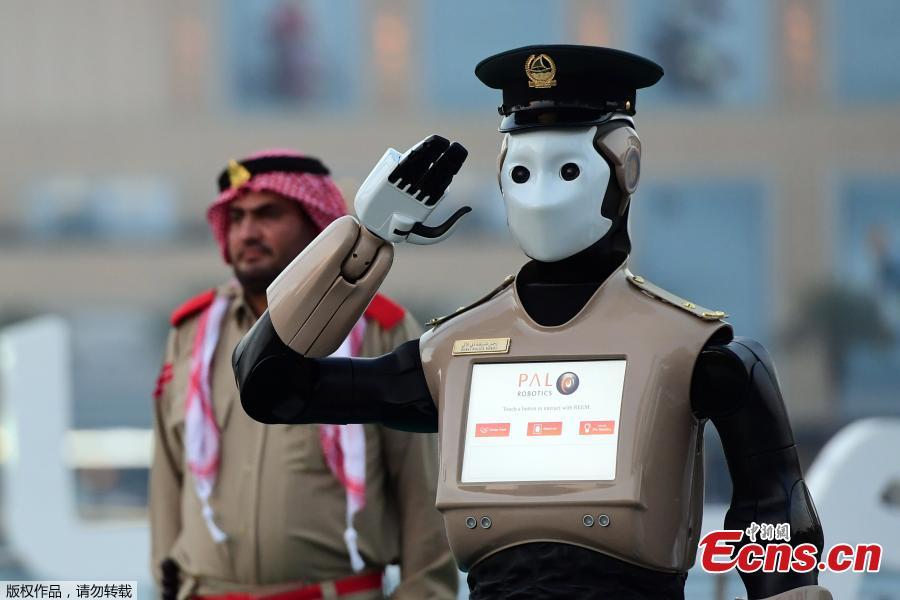 Primeiro rob? policial do mundo em opera??o no Dubai