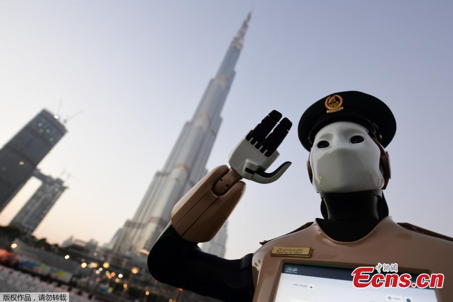Primeiro rob? policial do mundo em opera??o no Dubai