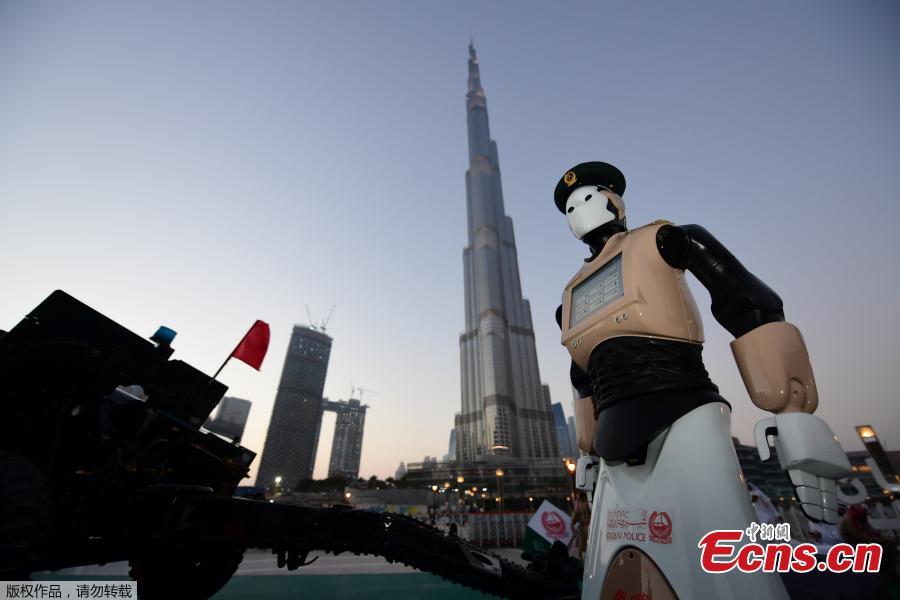 Primeiro rob? policial do mundo em opera??o no Dubai
