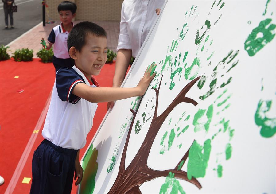 Celebra??es do Dia das Crian?as ao redor da China