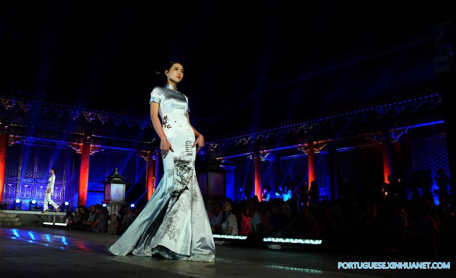 Cria??es do bordado de Suzhou s?o apresentadas em Beijing