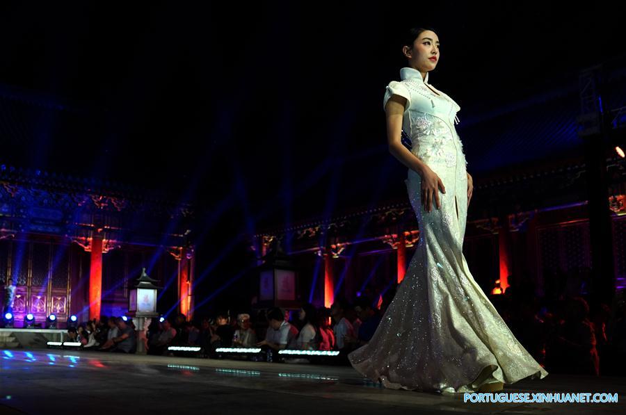 Cria??es do bordado de Suzhou s?o apresentadas em Beijing