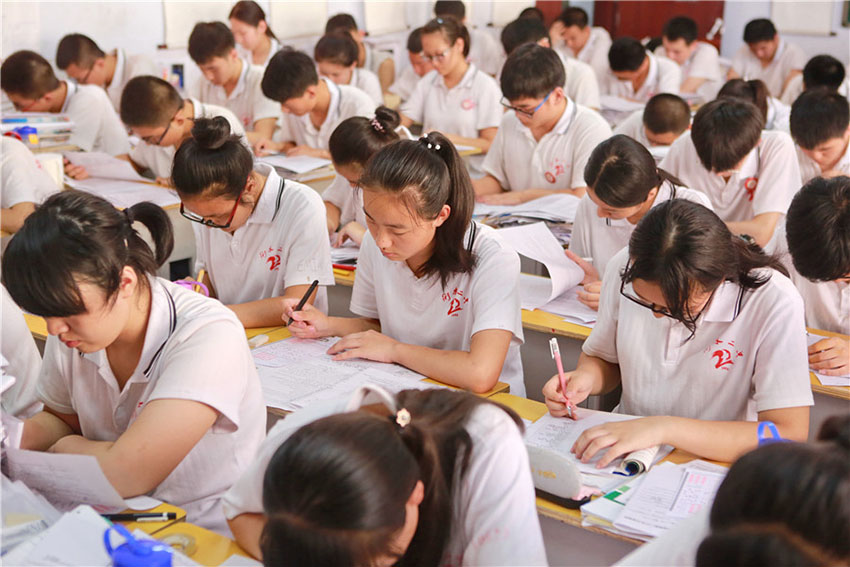 9,4 milh?es de estudantes chineses participam no exame vestibular