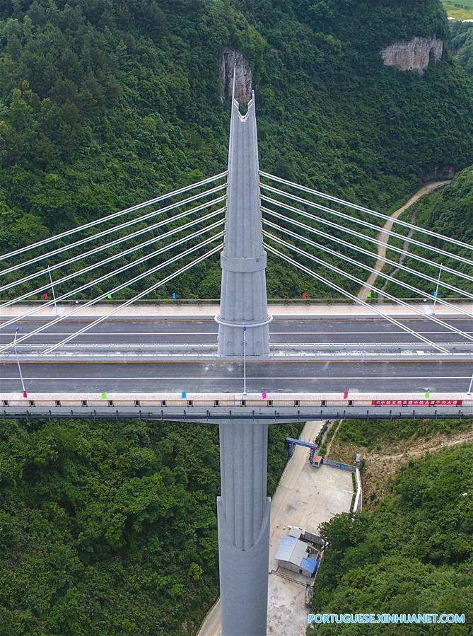 Constru??o da ponte de Gangou é concluída em Guizhou no sudoeste da China