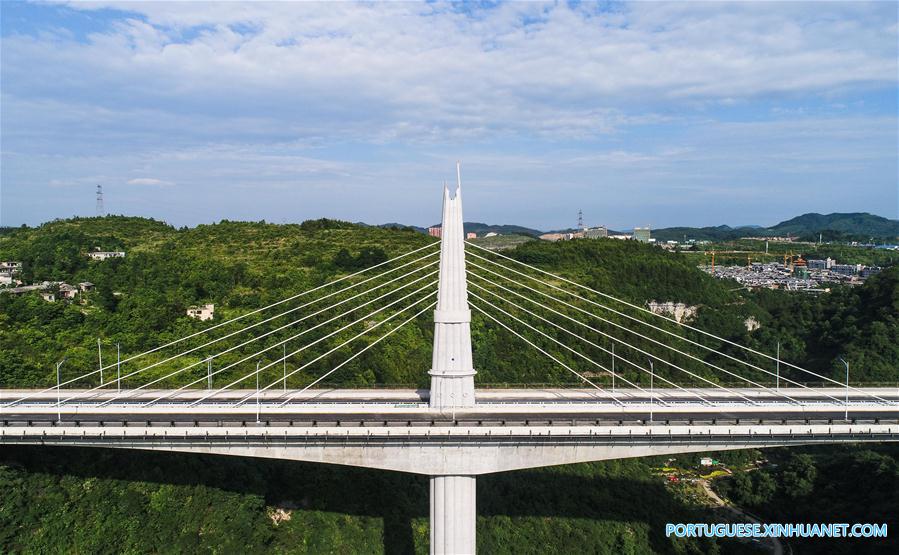 Constru??o da ponte de Gangou é concluída em Guizhou no sudoeste da China