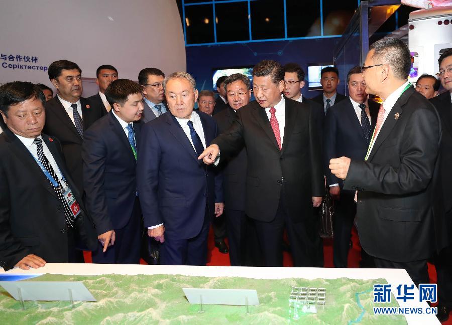Xi visita pavilh?o chinês da Expo Astana e pede melhor transporte transfronteiri?o