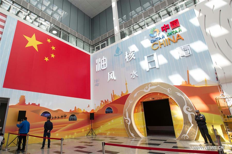 Xi visita pavilh?o chinês da Expo Astana e pede melhor transporte transfronteiri?o