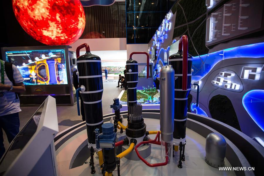 Xi visita pavilh?o chinês da Expo Astana e pede melhor transporte transfronteiri?o