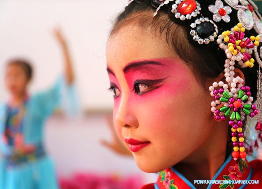Alunos aprendem sobre cultura tradicional em Hebei