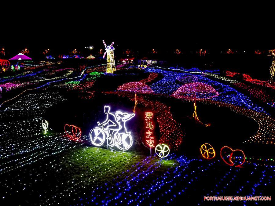 Festival de luzes come?a em Guizhou, no sudoeste da China