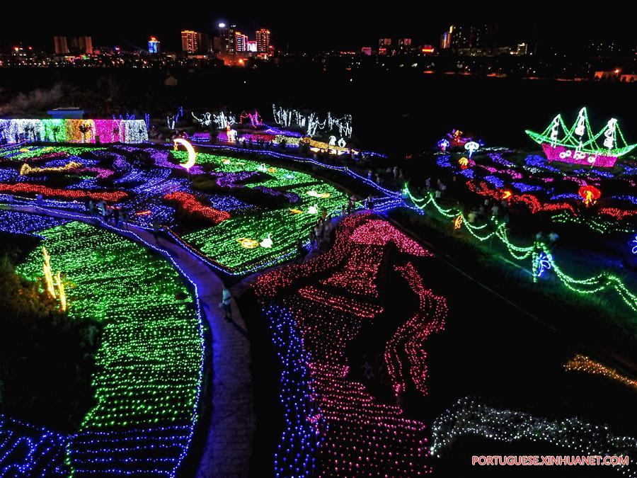 Festival de luzes come?a em Guizhou, no sudoeste da China