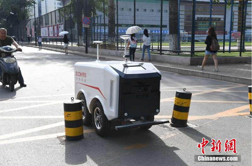 Gigante chinês do comércio eletr?nico usa rob?s para entregar encomendas