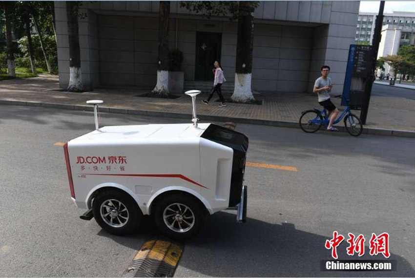 Gigante chinês do comércio eletr?nico usa rob?s para entregar encomendas