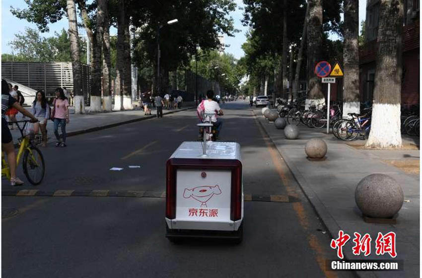 Gigante chinês do comércio eletr?nico usa rob?s para entregar encomendas