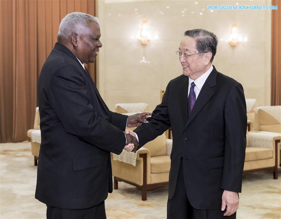 China e Cuba prometem fortalecer intercambios parlamentares