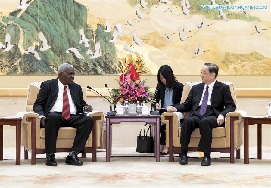 China e Cuba prometem fortalecer intercambios parlamentares