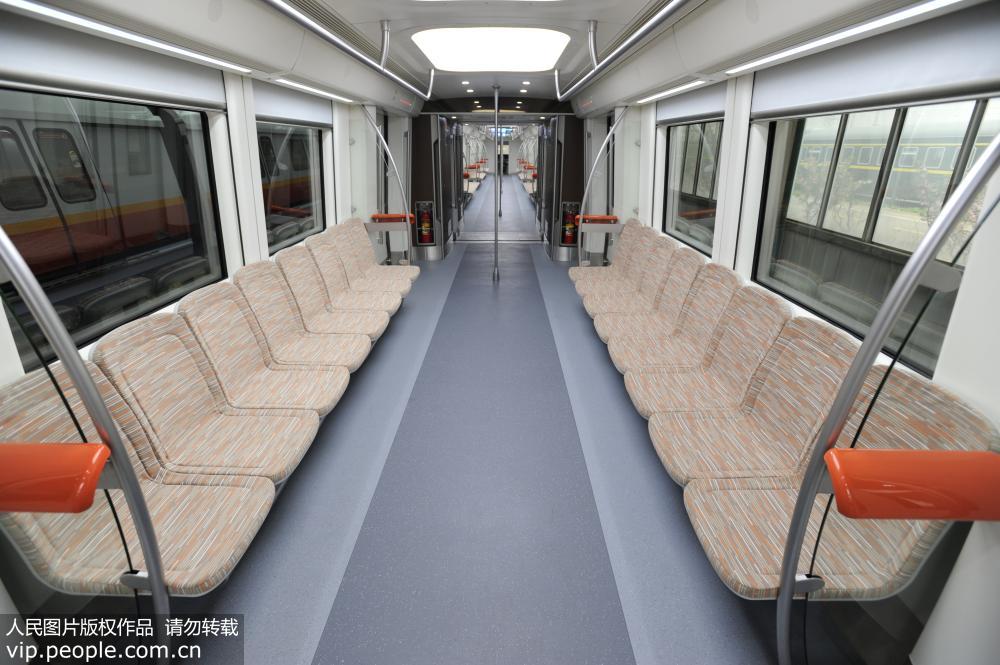 Novo trem interurbano da China apresentado pela primeira vez