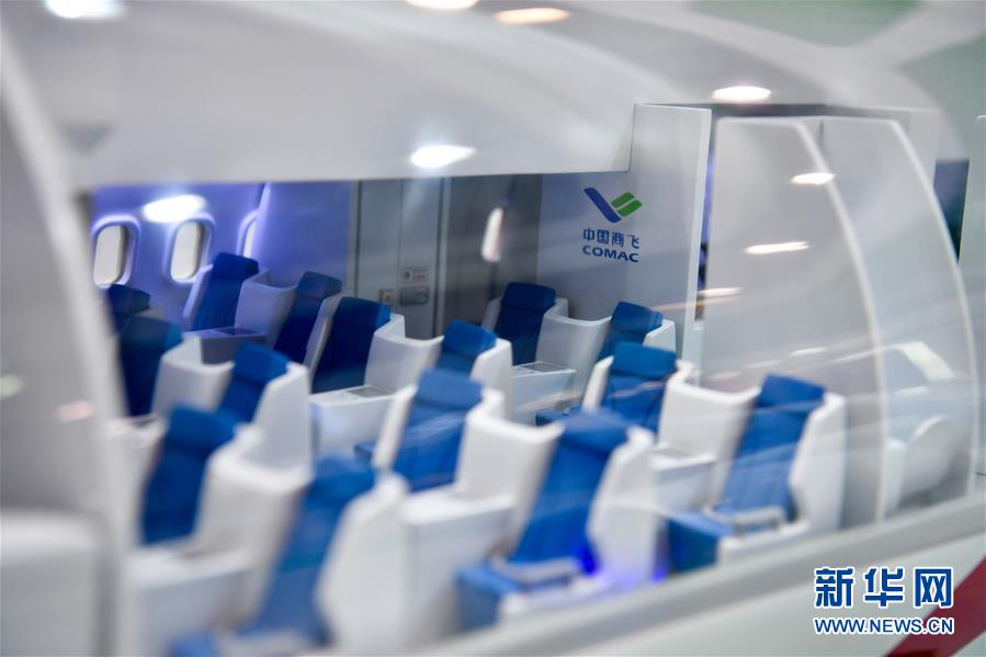 China exibe pela primeira vez disposi??o da cabine da aeronave de passageiros C929 no Show Aéreo de Paris